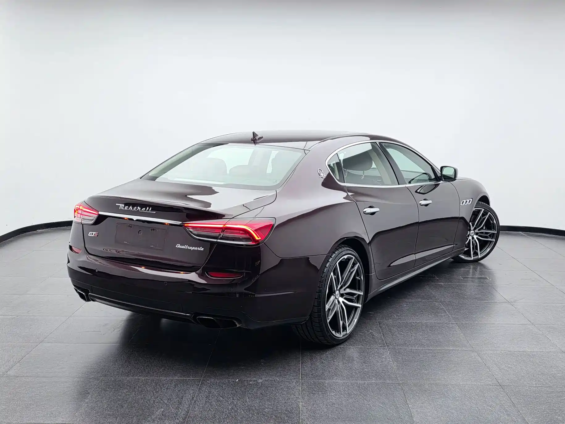 Photo 11 - Maserati Quattroporte