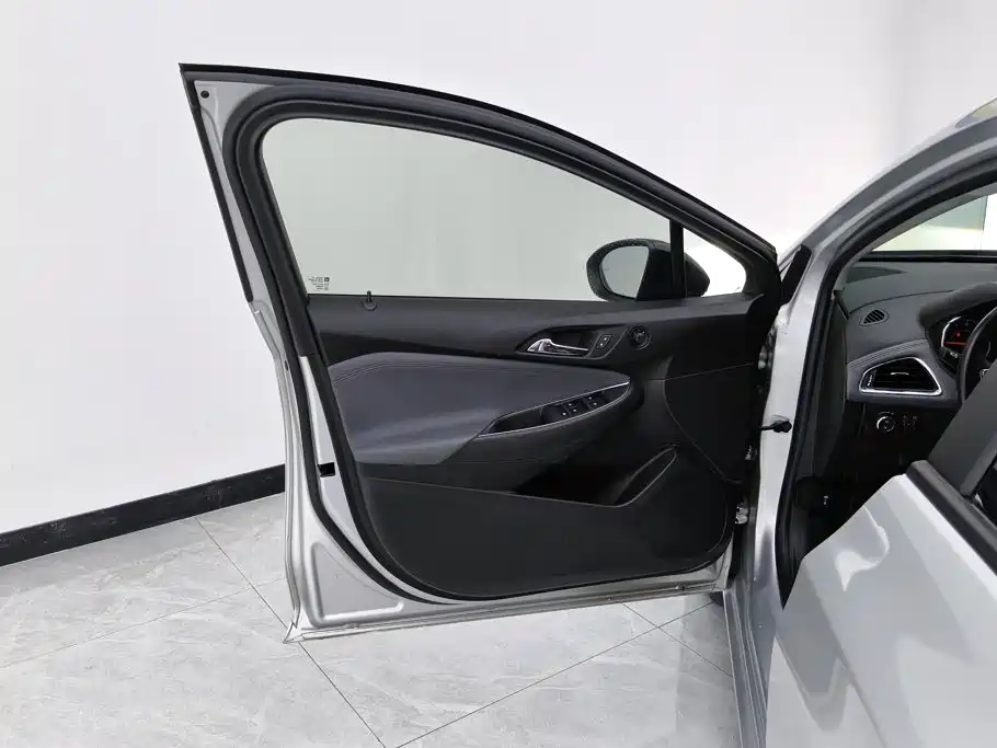 Chevrolet Cruze 2019 2018 Redline 330T Dual-Clutch Leading Edition