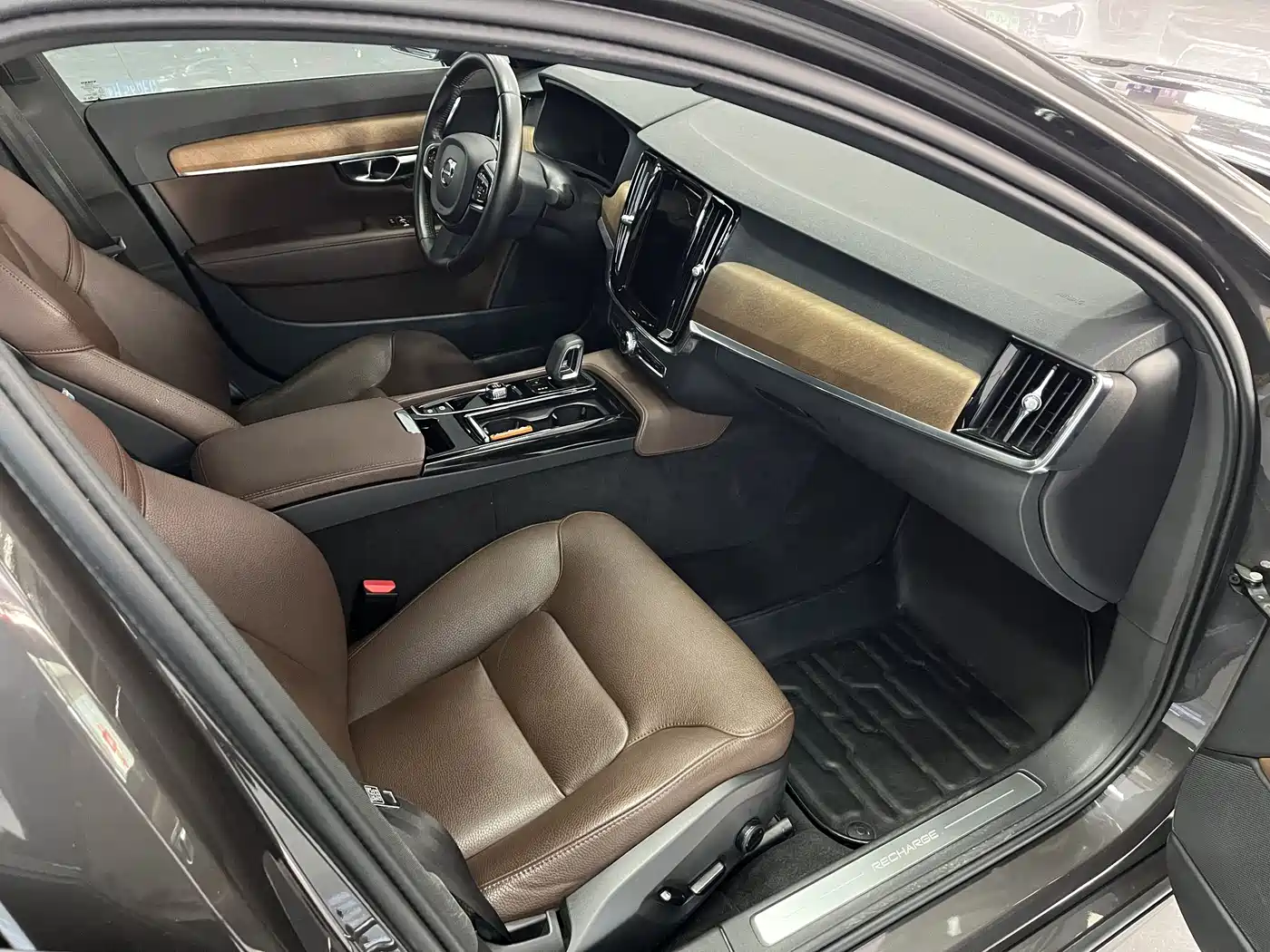 VOLVO S90 PLUG-IN HYBRID
