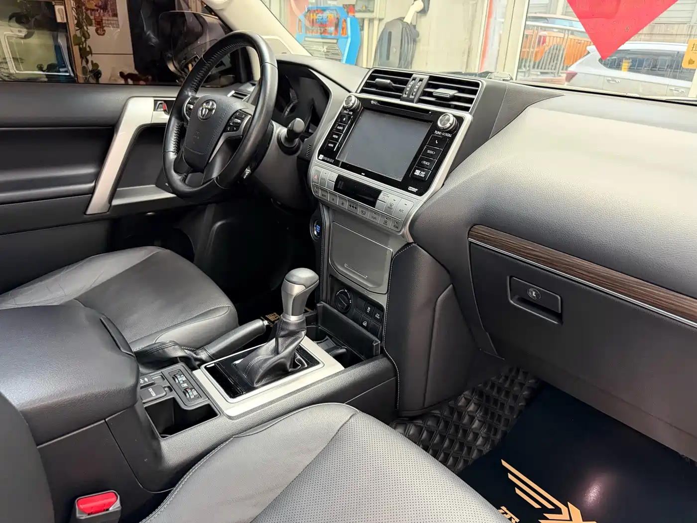 Toyota Prado 2018 3.5L Automatic TX-L NAVI Rear-mounted Spare Tire фото 39