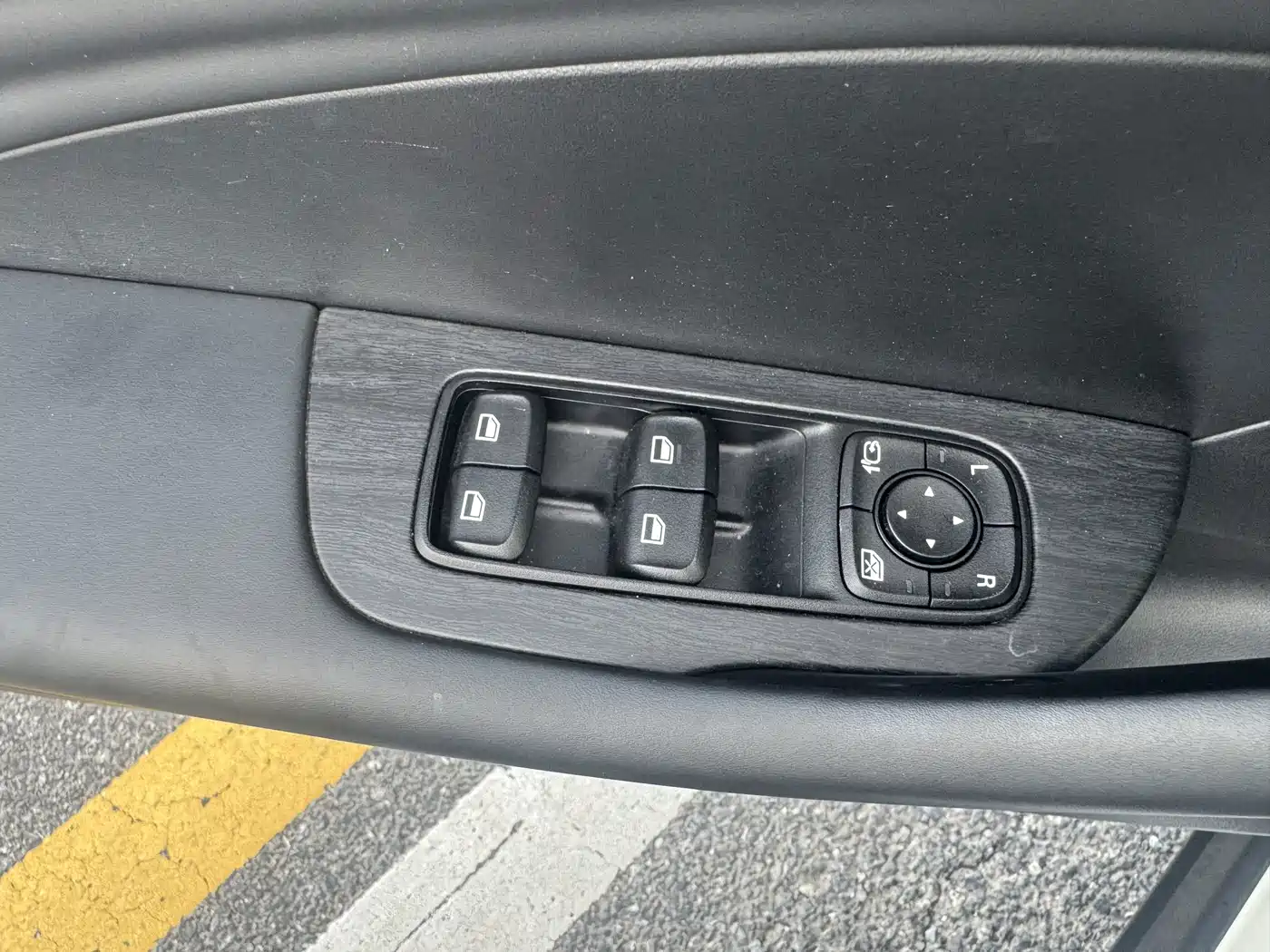 Roewe D7 2025 2025 DMH 125km World Champion Excellence Edition