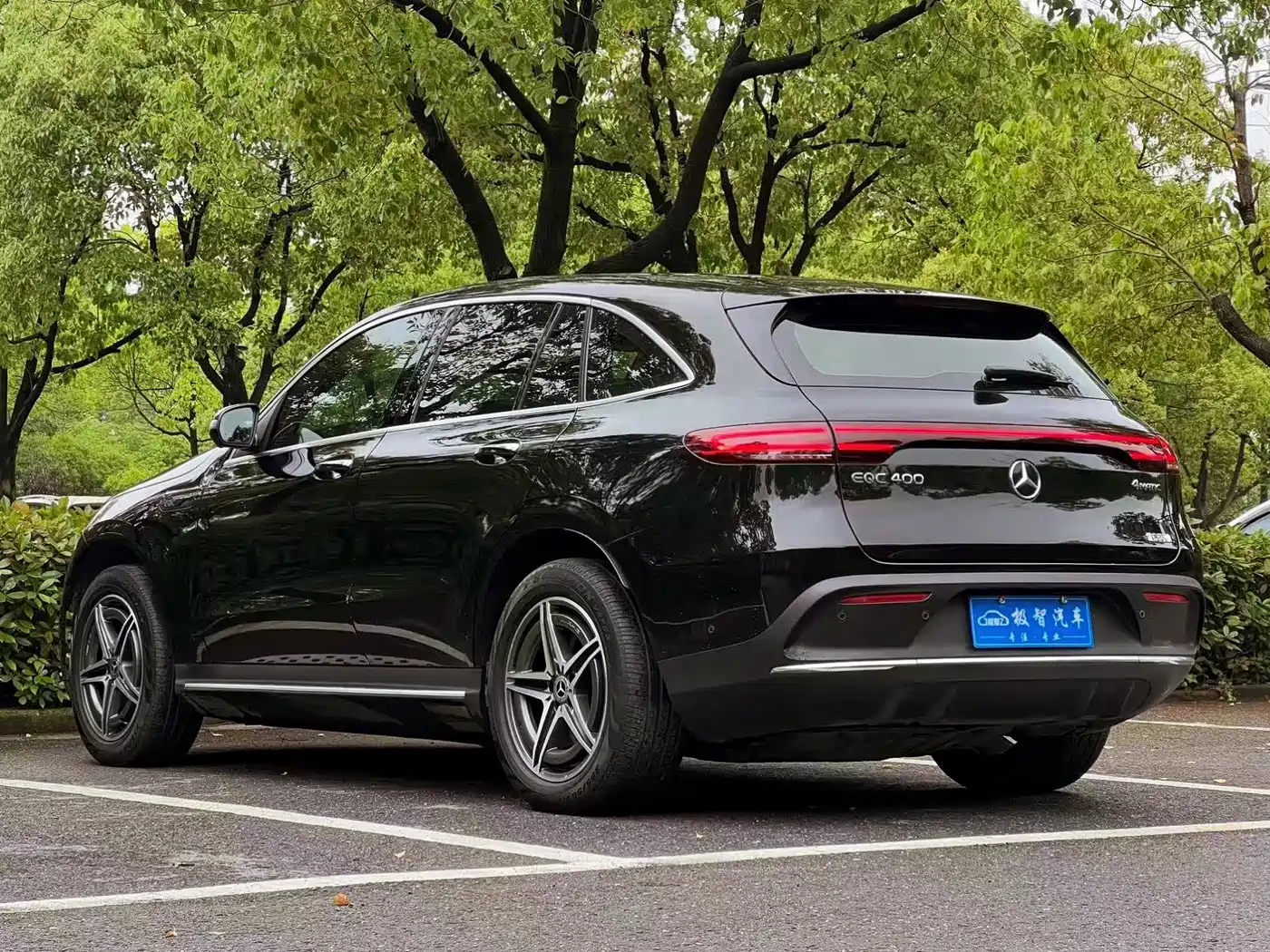 MERCEDES-BENZ EQC