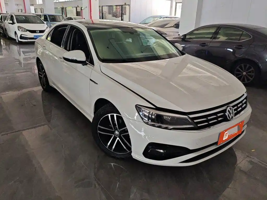 Photo 2 - Volkswagen Lamando