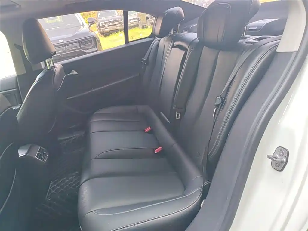 Peugeot 408 2014 1.8L Automatic Luxury Edition фото 17