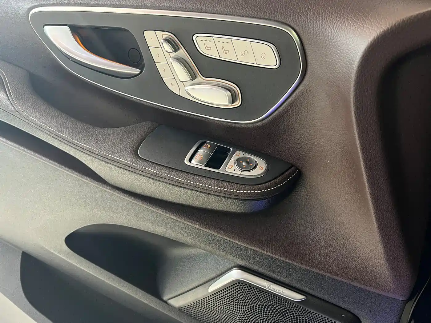 Mercedes-Benz V-Class 2022 V 260 L Long Wheelbase Luxury Edition фото 21