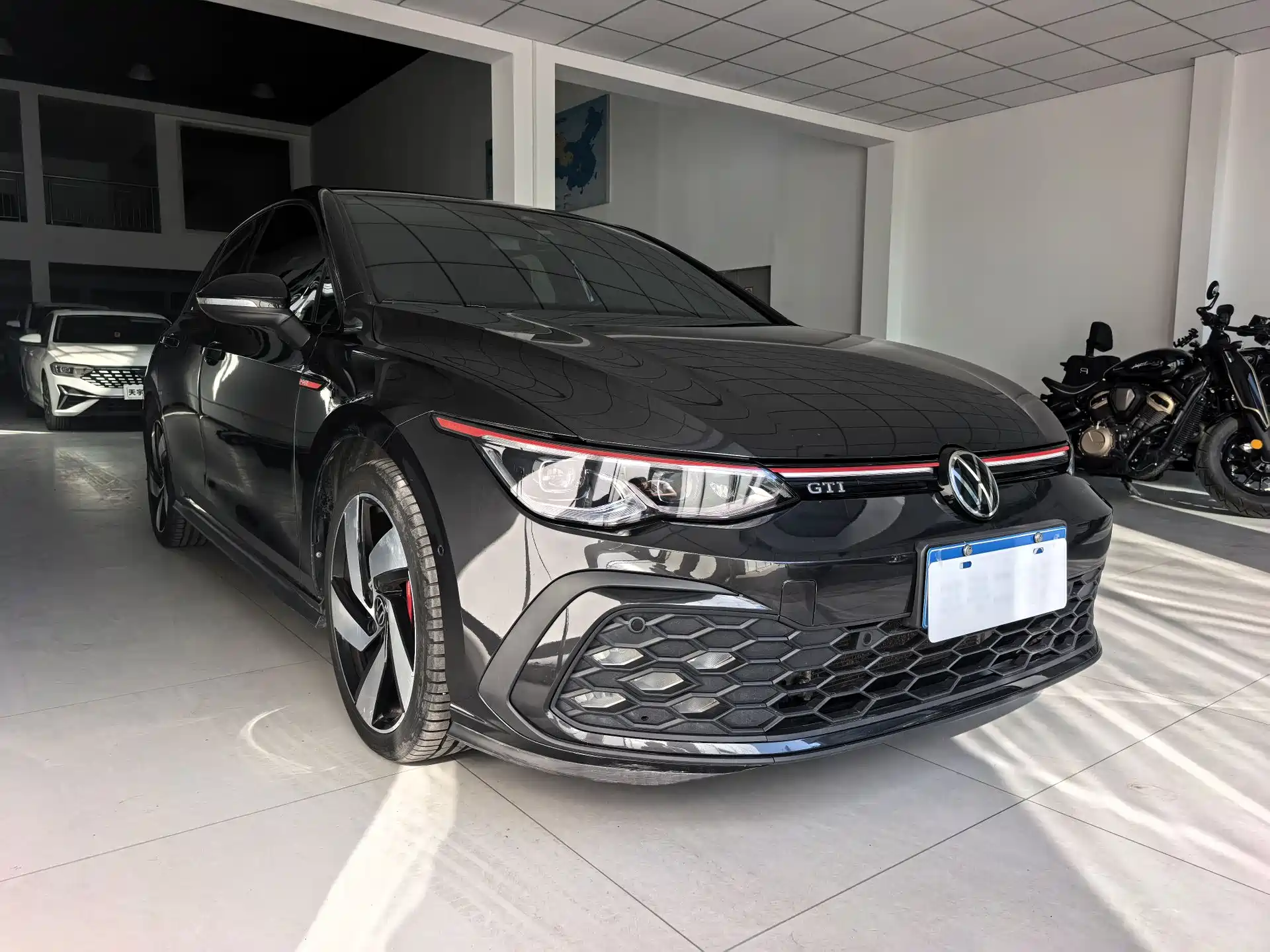 Photo 3 - Volkswagen Golf GTI