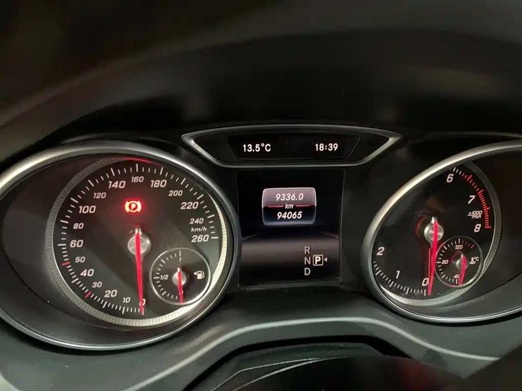 Mercedes-Benz GLA 2018 GLA 200 Dynamic фото 12