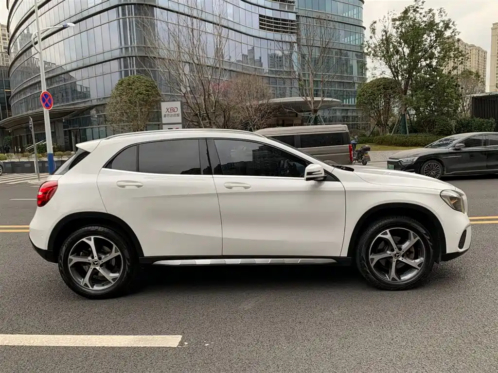 Mercedes-Benz GLA 2018 GLA 200 Dynamic фото 9