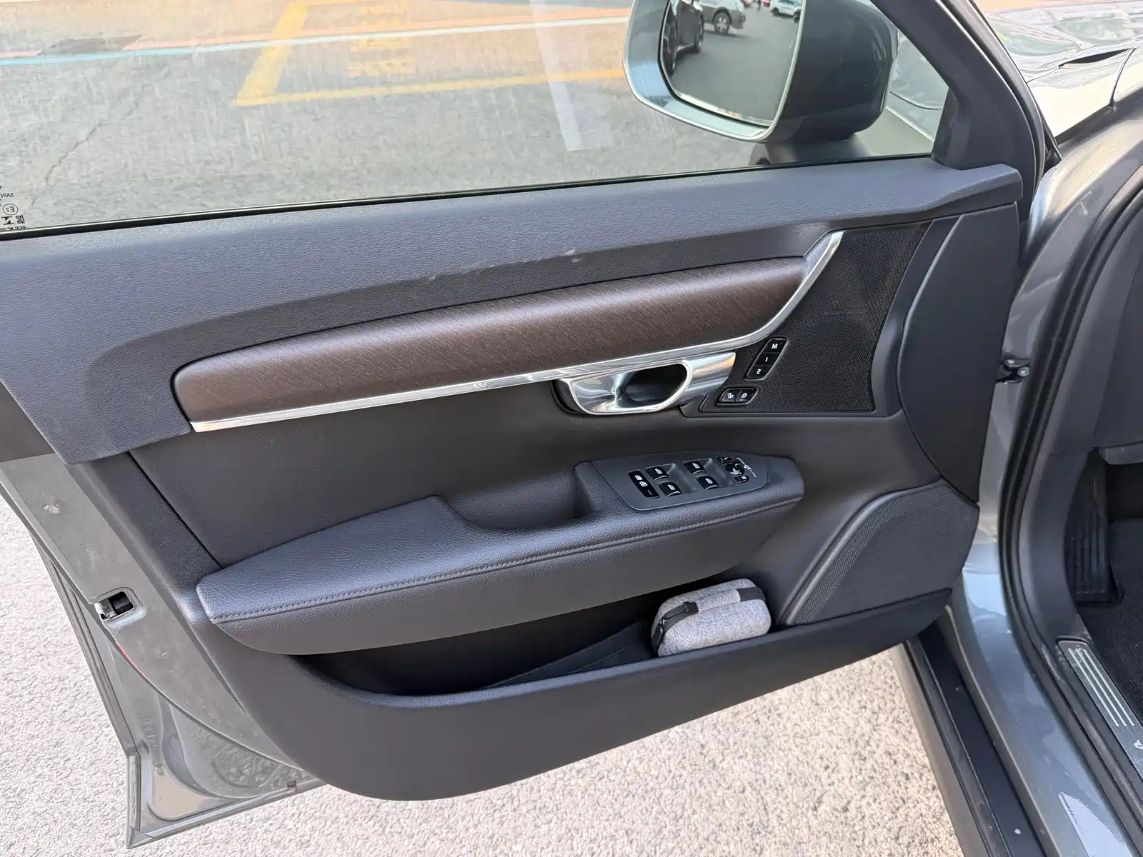 Photo 8 - Volvo V90