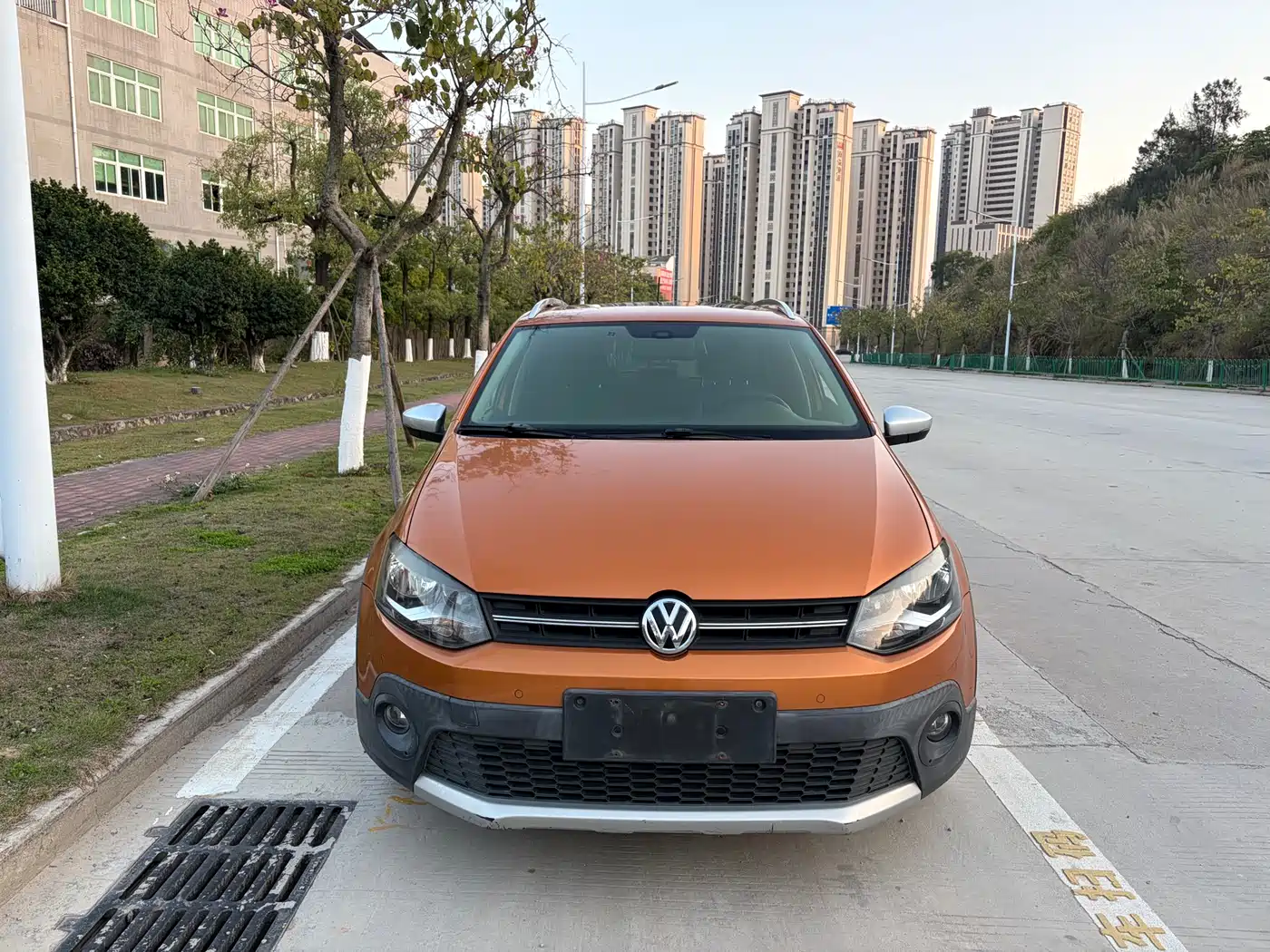 Volkswagen Polo 2016 1.6L Cross Polo Automatic фото 2