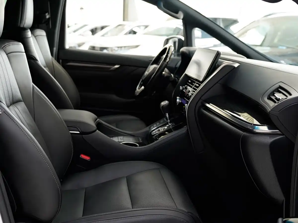 Lexus LM 2020 300h Seven-Seater Elegance Edition фото 13