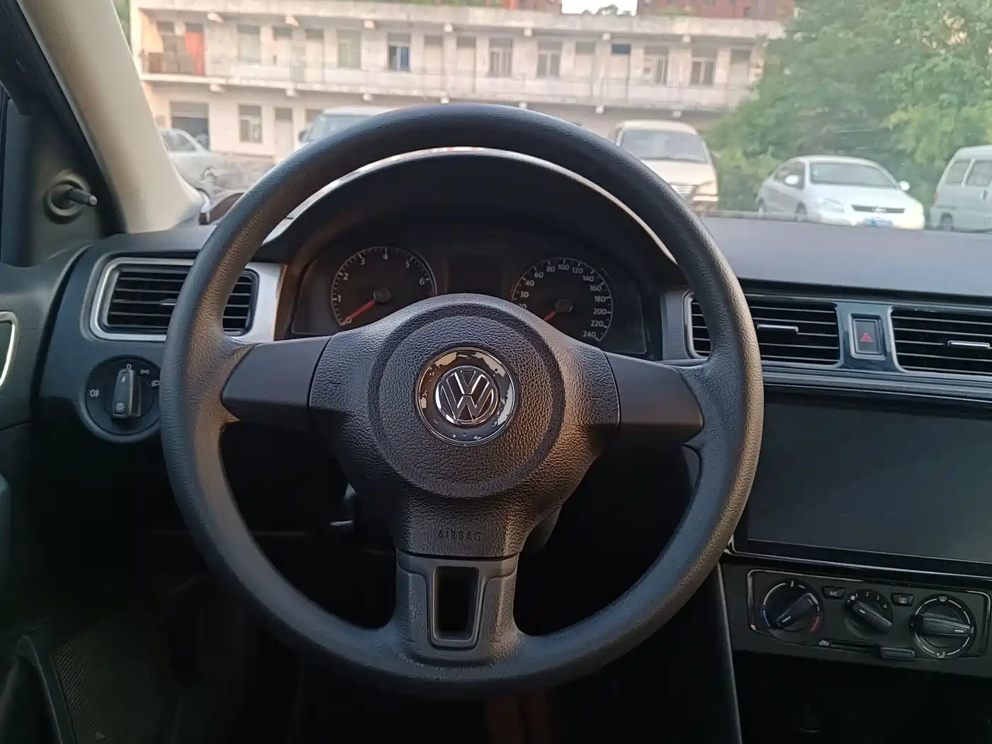 Volkswagen Santana 2013 1.4L Manual Trend Edition фото 12
