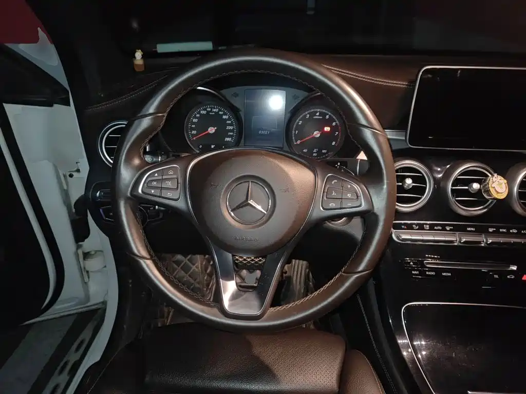 Фото 11 - Mercedes-Benz GLC