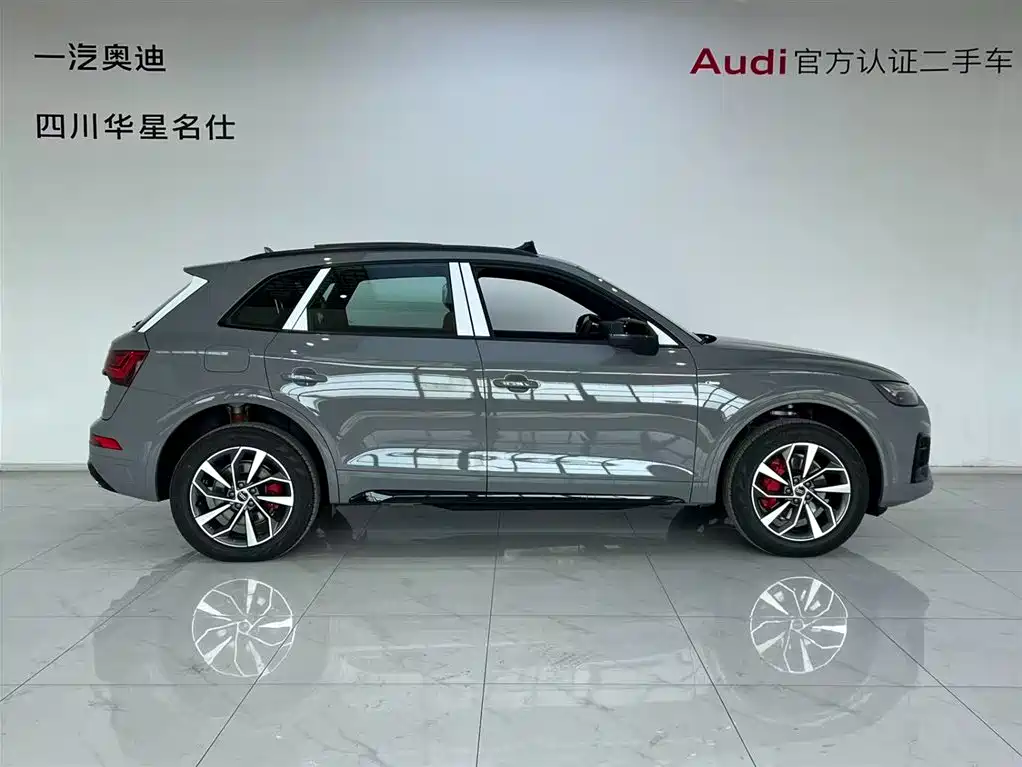 Audi Q5L 2025 45th Anniversary Edition 40 TFSI Luxury Sport фото 3