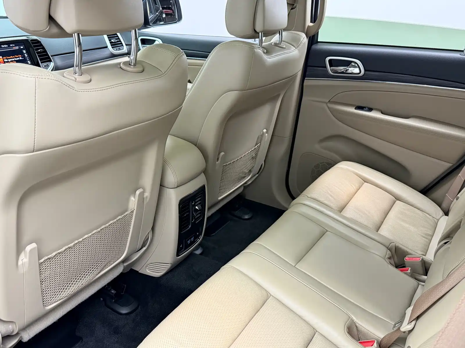 Photo 23 - Jeep Grand Cherokee (Import)