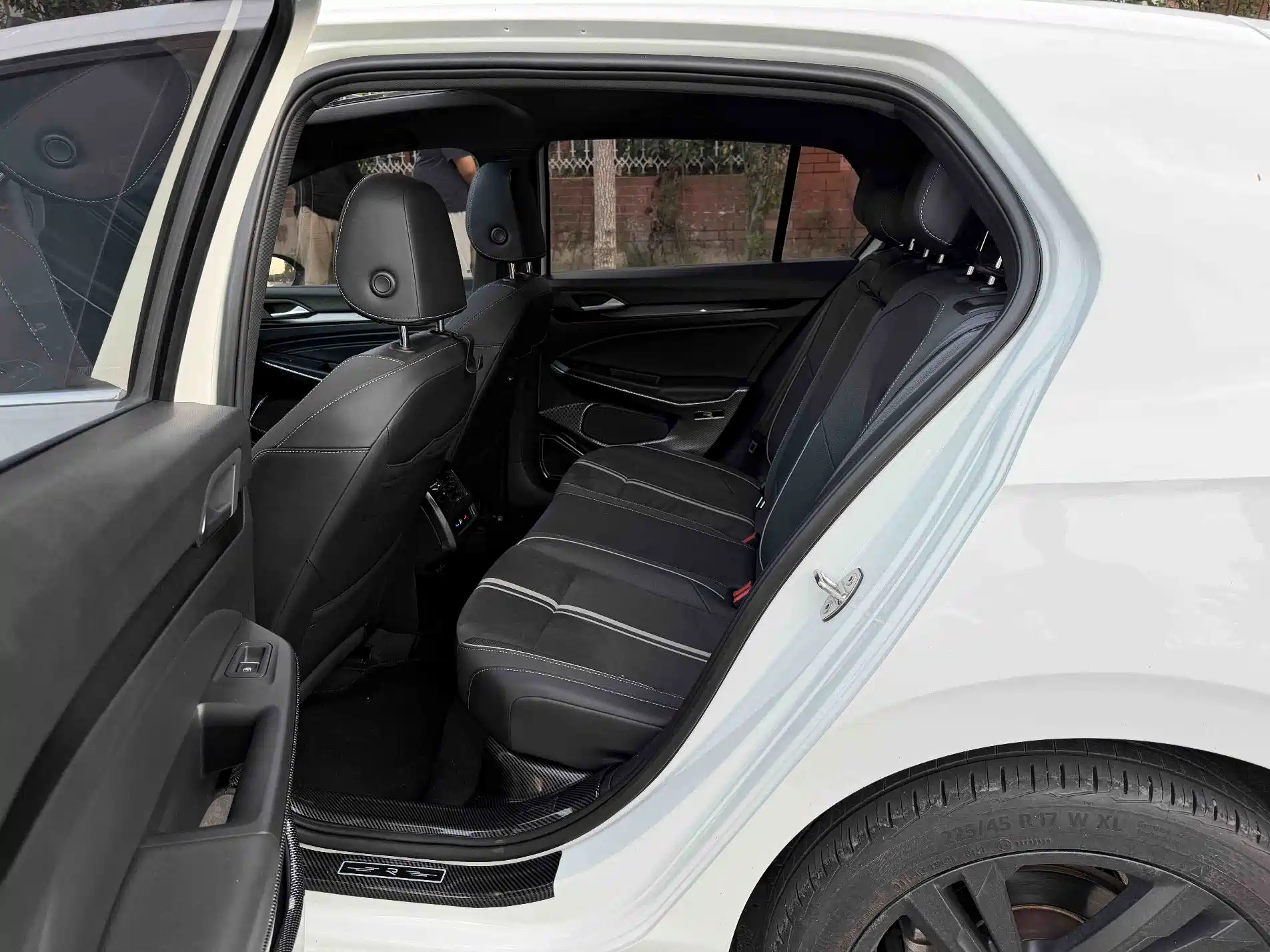 Photo 11 - Volkswagen Golf