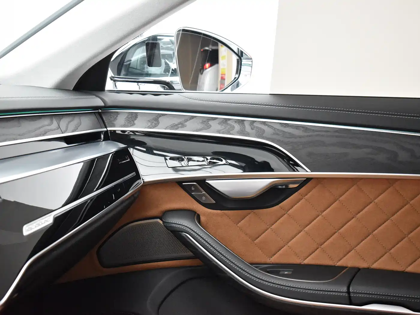 Audi A8 2022 A8L Horch Founder's Edition Legendary фото 10
