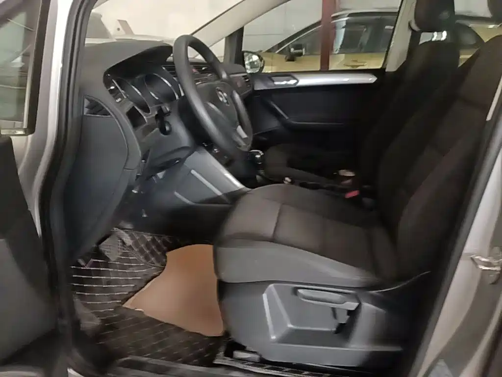Photo 15 - Volkswagen Touran