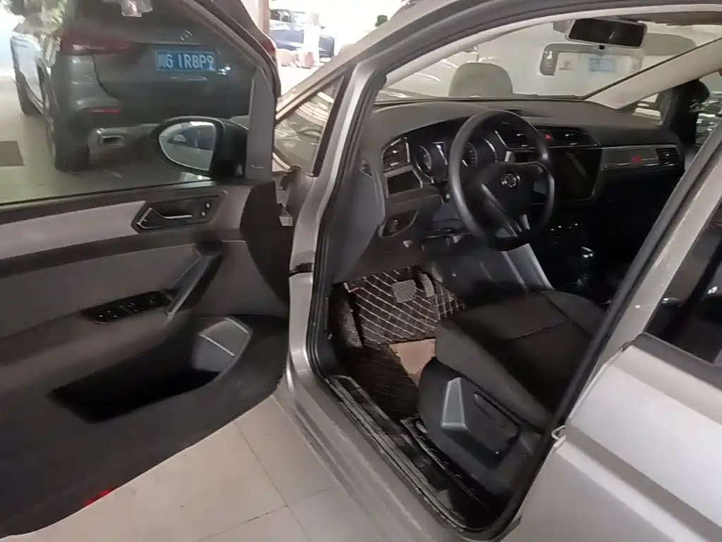 Photo 16 - Volkswagen Touran