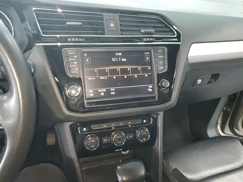 Volkswagen Tiguan L 2017 330TSI Automatic 2WD Comfort Edition фото 13