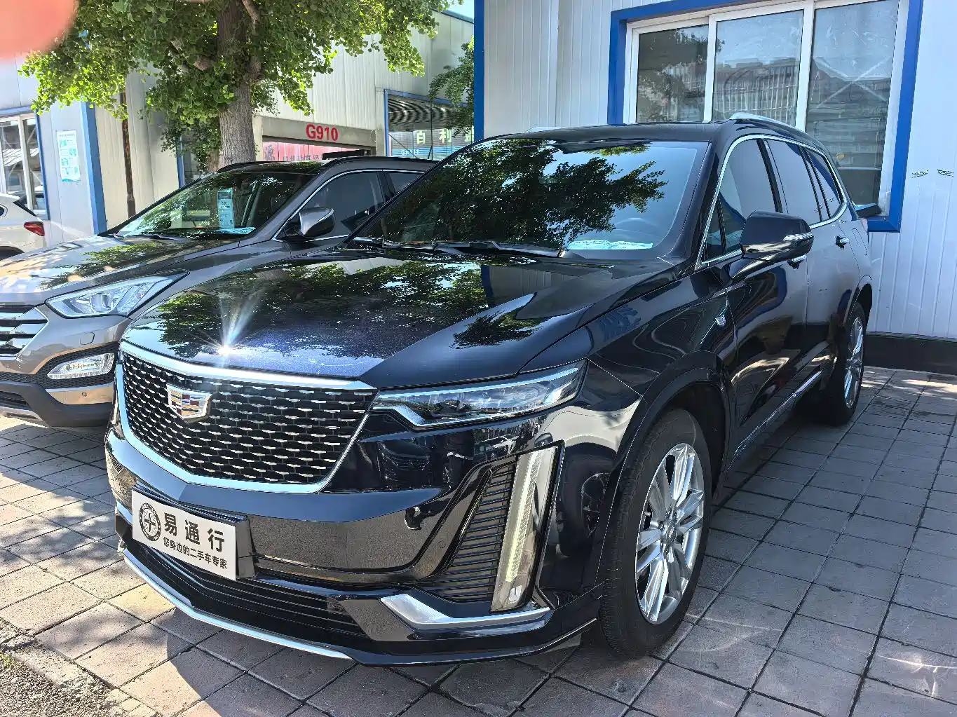 CADILLAC XT6