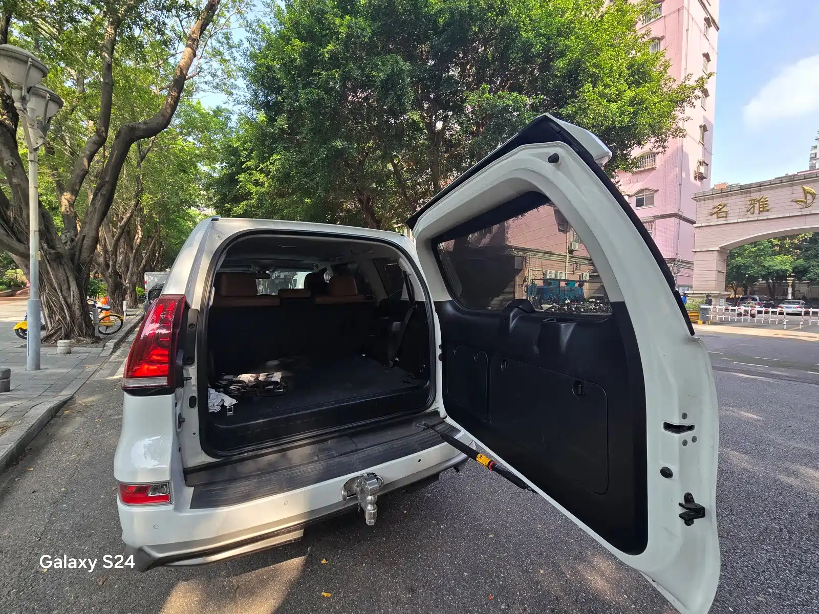 Photo 11 - Lexus GX