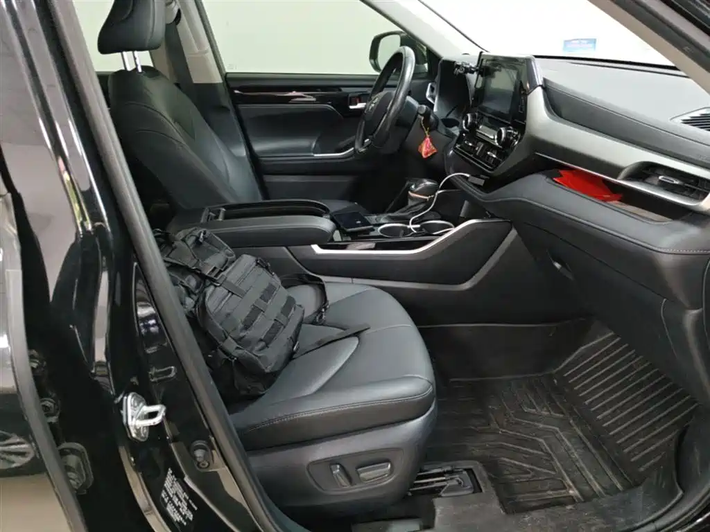 Toyota Highlander 2022 Hybrid 2.5L 4WD Luxury 7-Seater фото 25