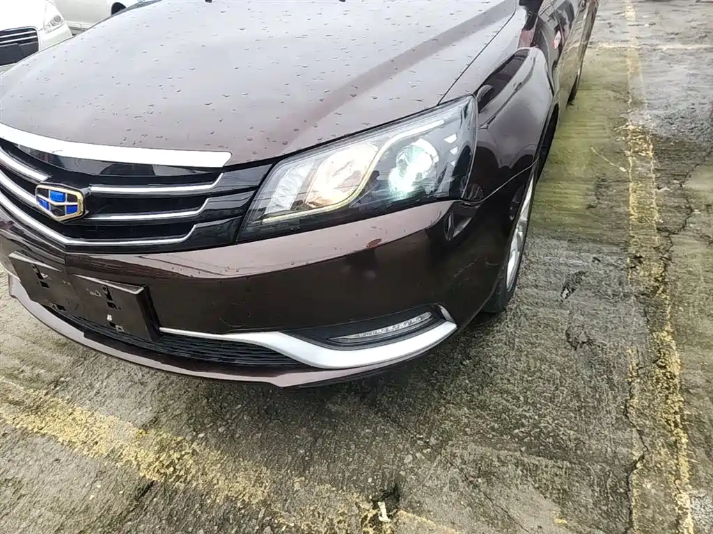 Фото 24 - Geely Emgrand