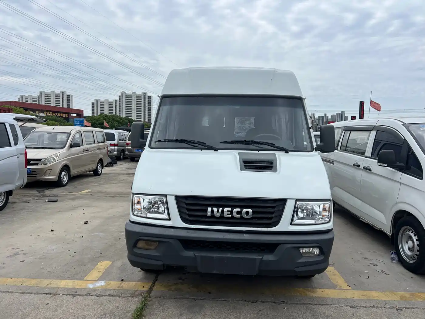 Iveco Daily 2022 2.5T A37 M1 Bus 5-9 Seats Long Wheelbase Medium Roof Dual Tire Sliding Door