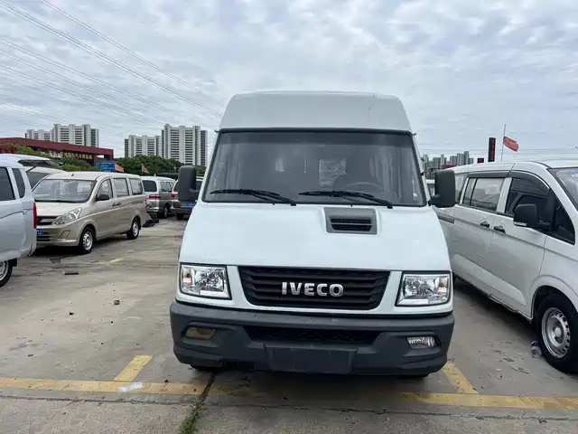  Iveco Iveco Daily 2022 2.5T A37 M1 Bus 5-9 Seats Long Wheelbase Medium Roof Dual Tire Sliding Door