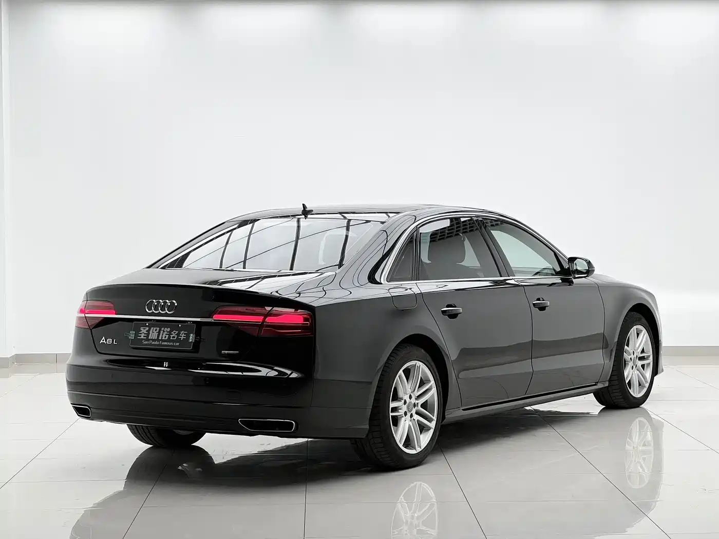 Фото 4 - Audi A8