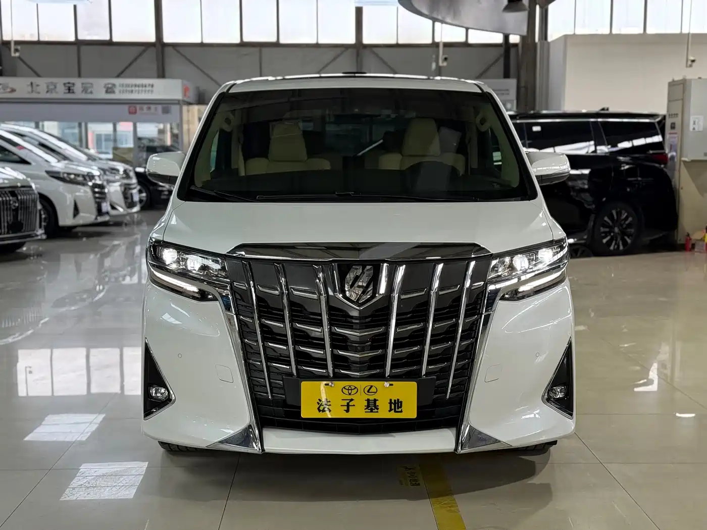 Toyota Alphard 2018 Facelift 3.5L Premium Edition фото 2