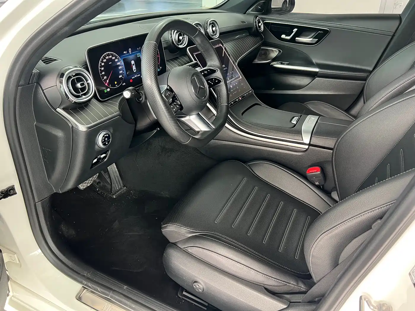 Mercedes-Benz C-Class 2023 C 260 L Night Edition Sport фото 9