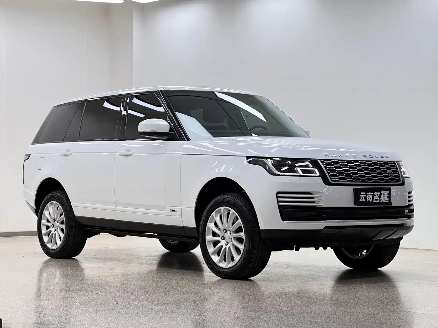 Land Rover Range Rover 2018 3.0 SC V6 Vogue Heritage Extended Edition фото 3