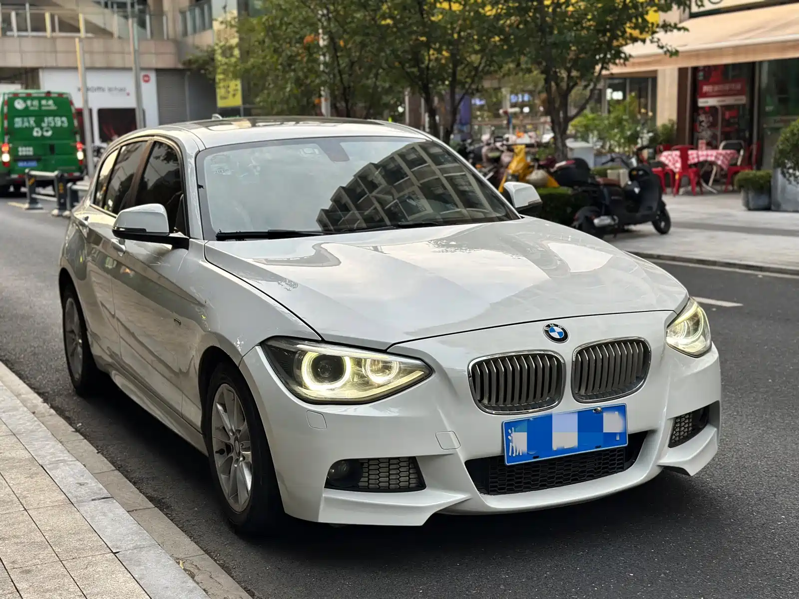 Photo 3 - BMW 1 Series (Import)
