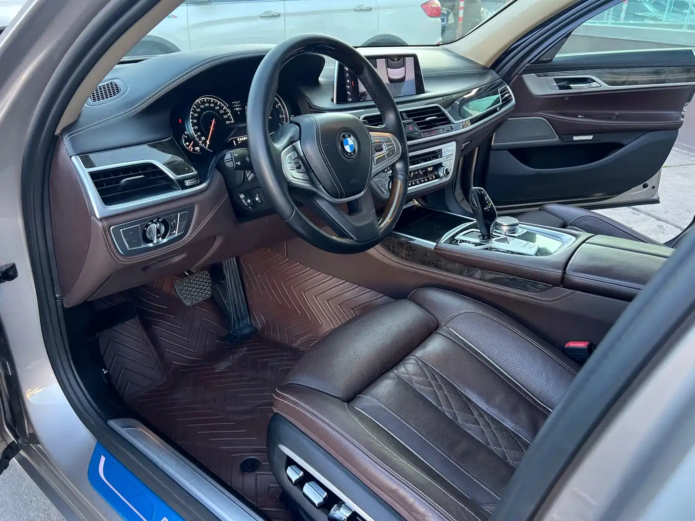 Photo 4 - BMW 7 Series