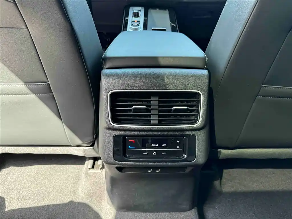 Volkswagen Talagon 2023 380TSI 4WD R-Line Launch Edition фото 13