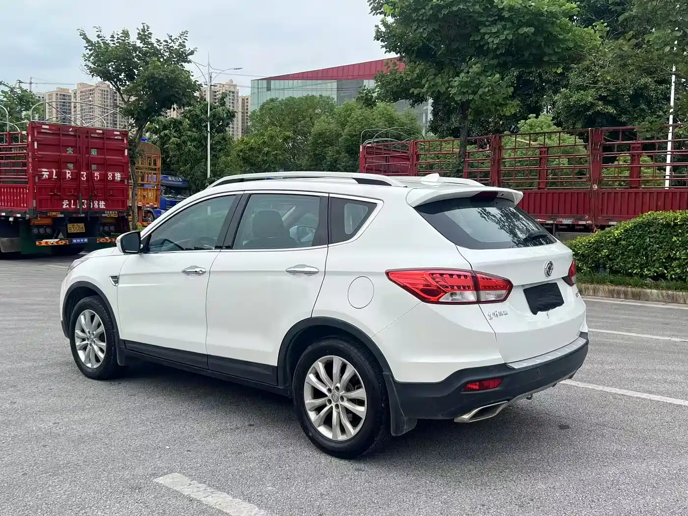 Dongfeng Aeolus Dongfeng Fengshen AX7 2015 2015 2.3L Automatic Premium