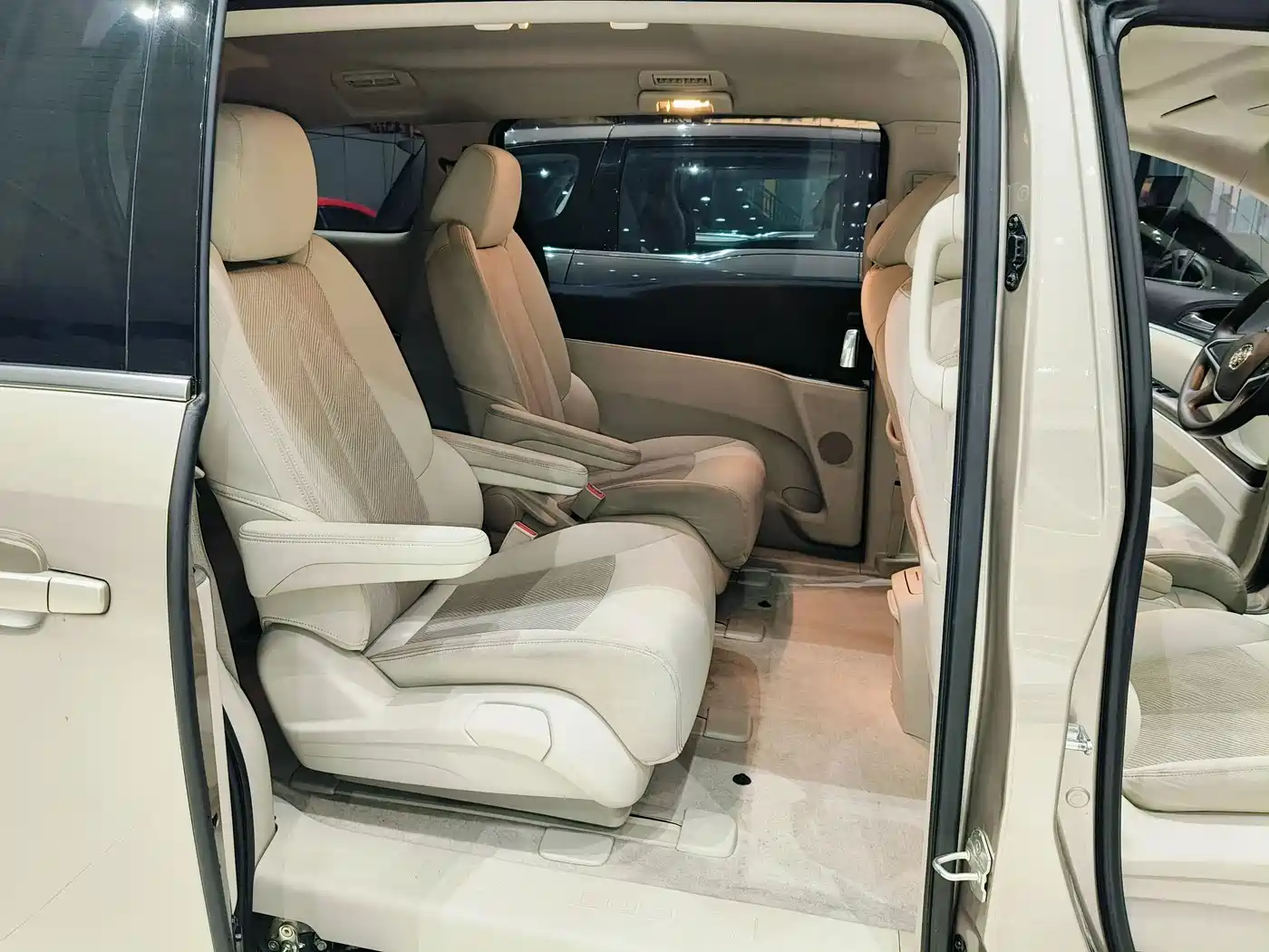 Buick GL8 2022 Land Business Class 652T Comfort фото 15