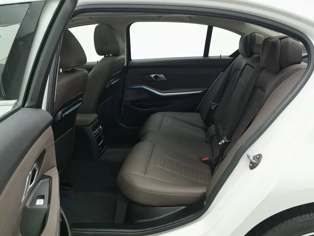 Photo 15 - BMW 3 Series