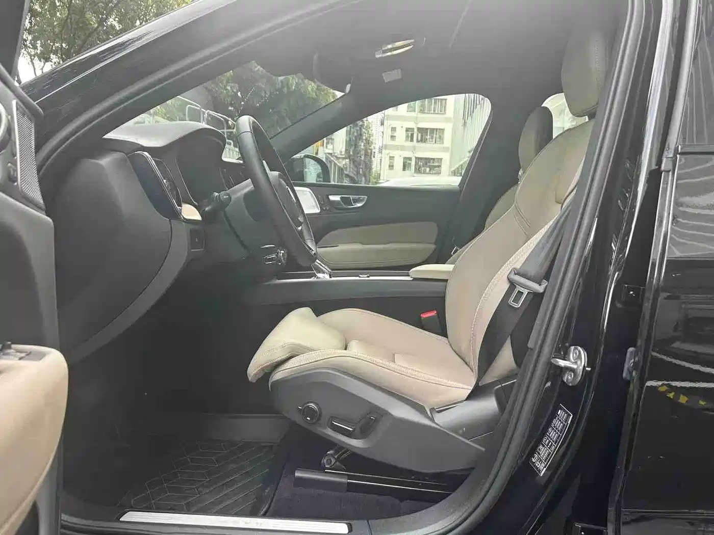 Volvo XC60 2025 2026 Model B5 AWD Premium Luxury