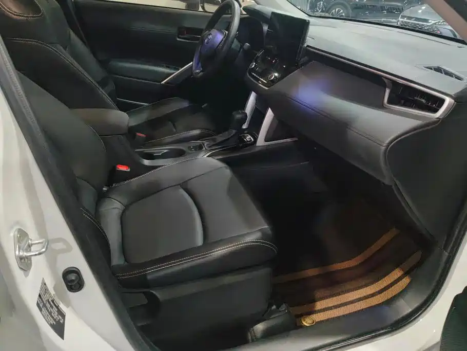 Photo 8 - Toyota Corolla Cross