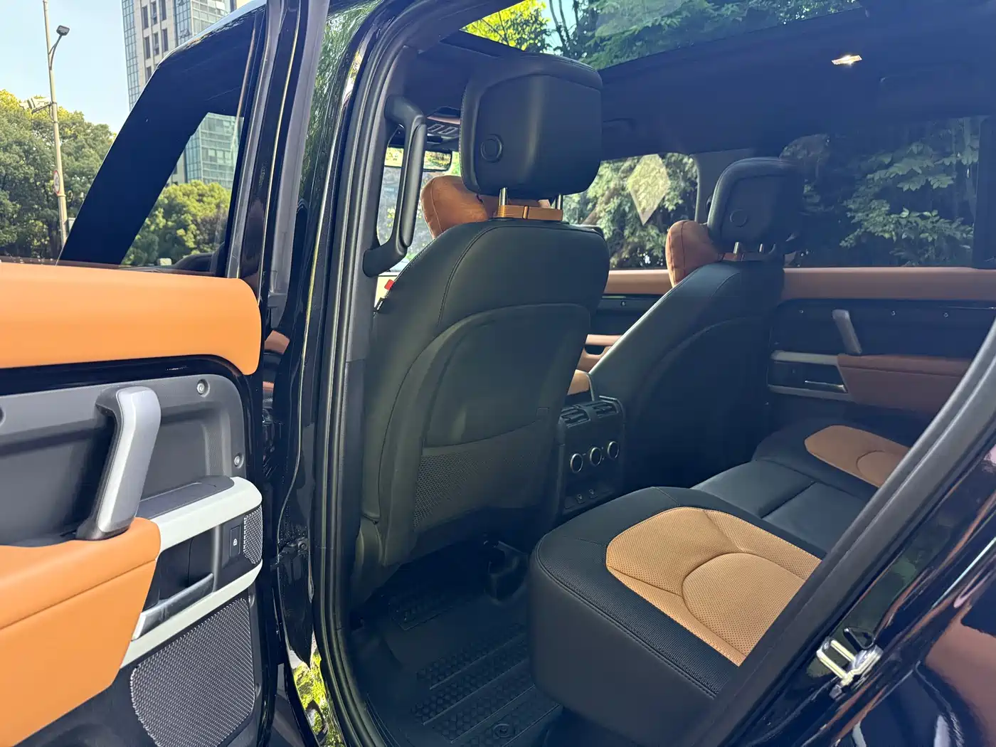 Land Rover Defender 2024 110 3.0T P400 X-DYNAMIC HSE фото 6