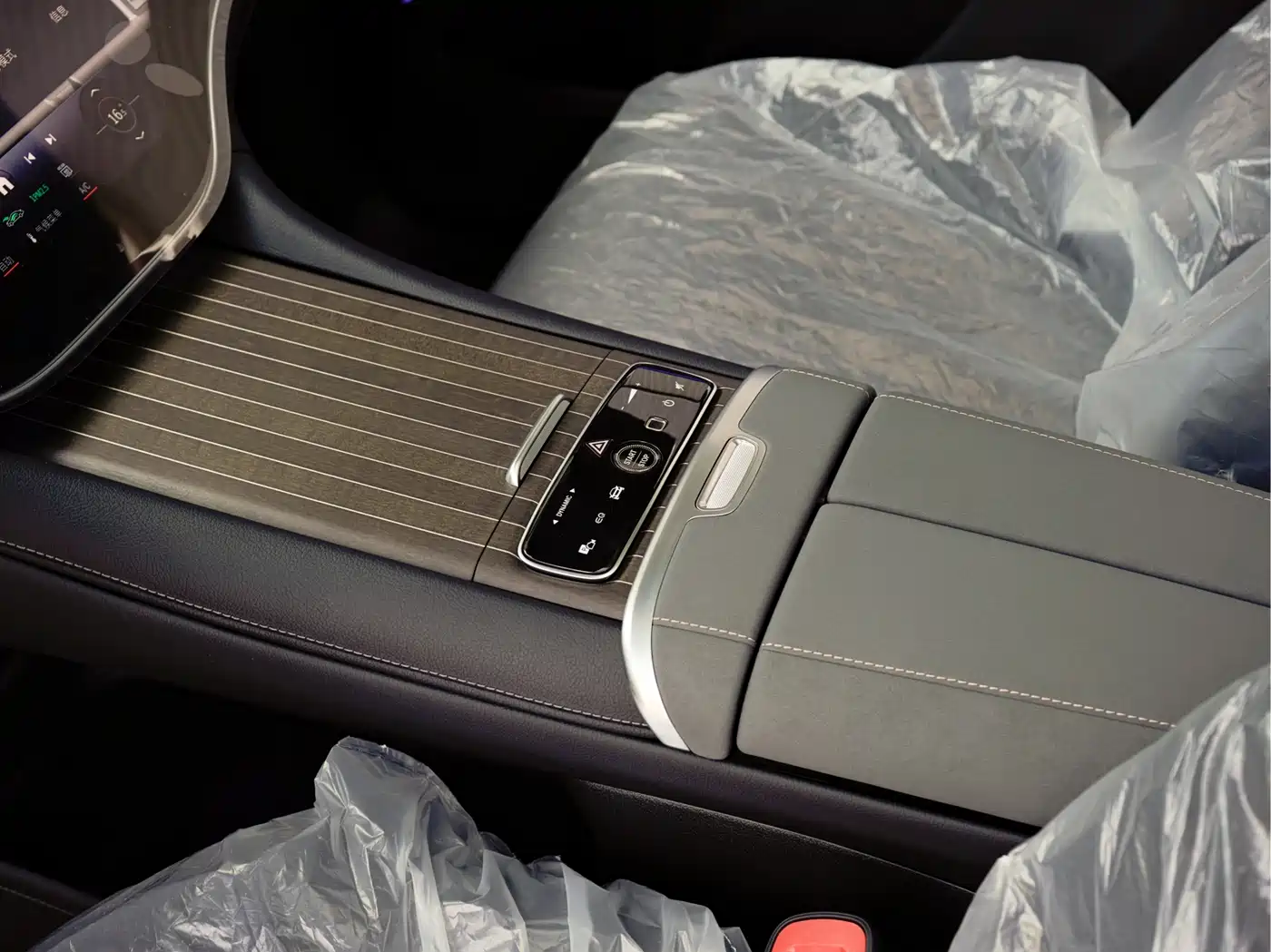 Mercedes-Benz EQS SUV 2025 Model 500 4MATIC фото 17