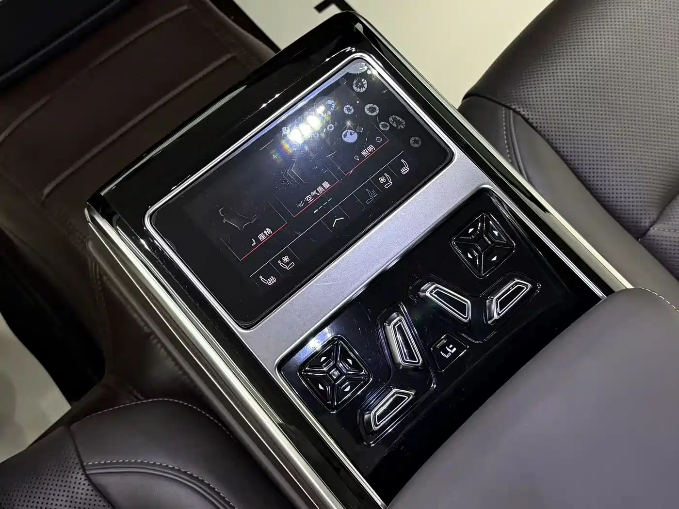 Audi A8 2023 A8L 55 TFSI quattro Flagship фото 18