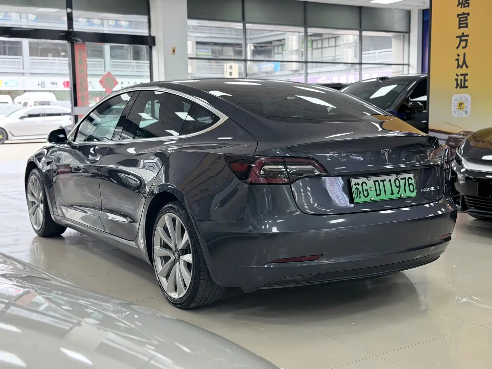 Фото 6 - Tesla Model 3