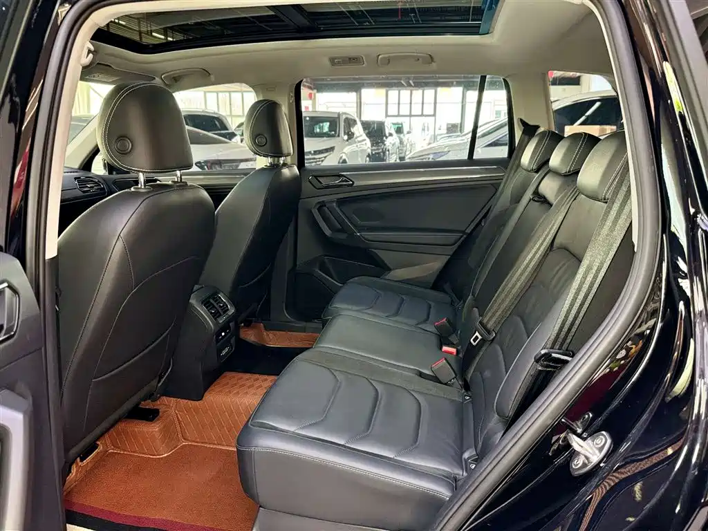 Volkswagen Tiguan L 2021 330TSI Automatic 2WD R-Line Premium фото 19