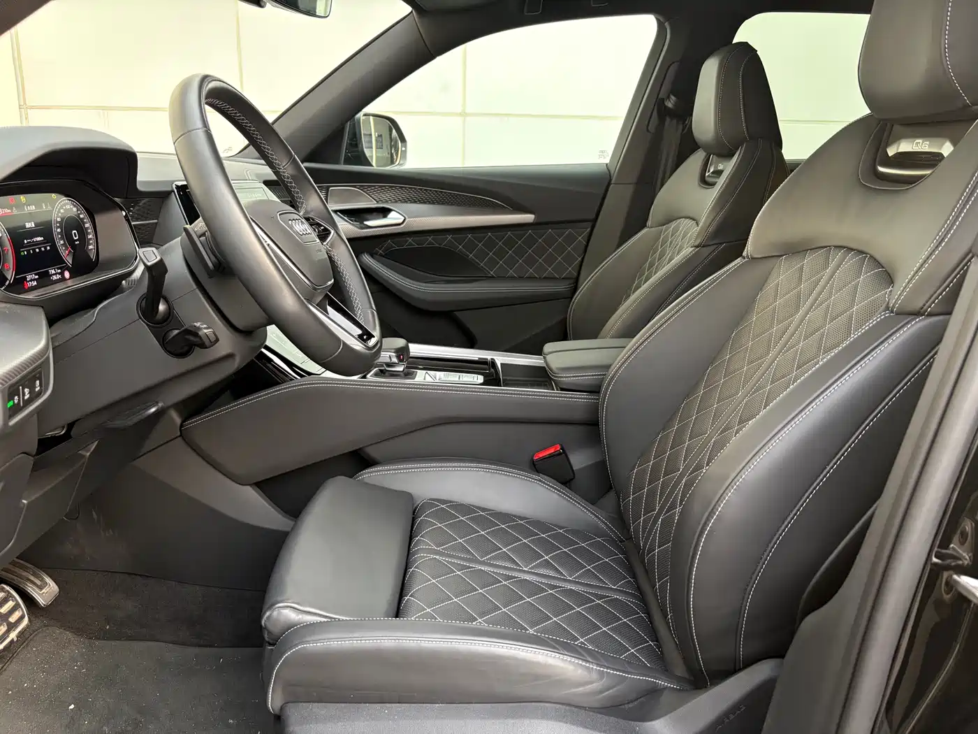 AUDI Q6
