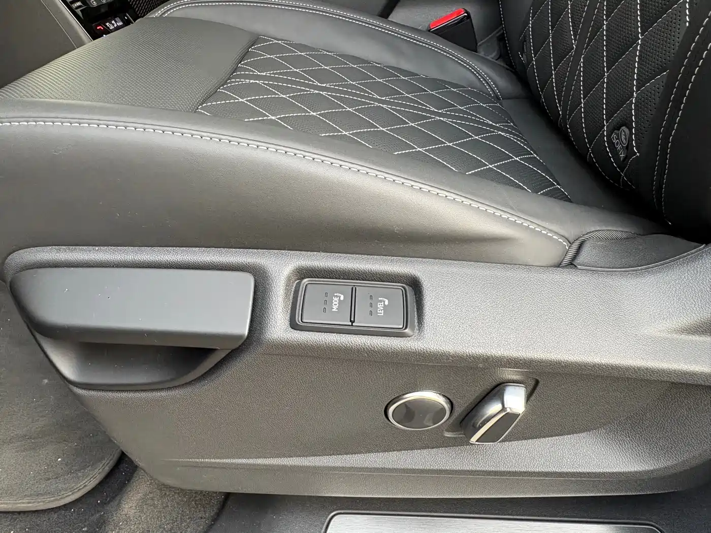AUDI Q6