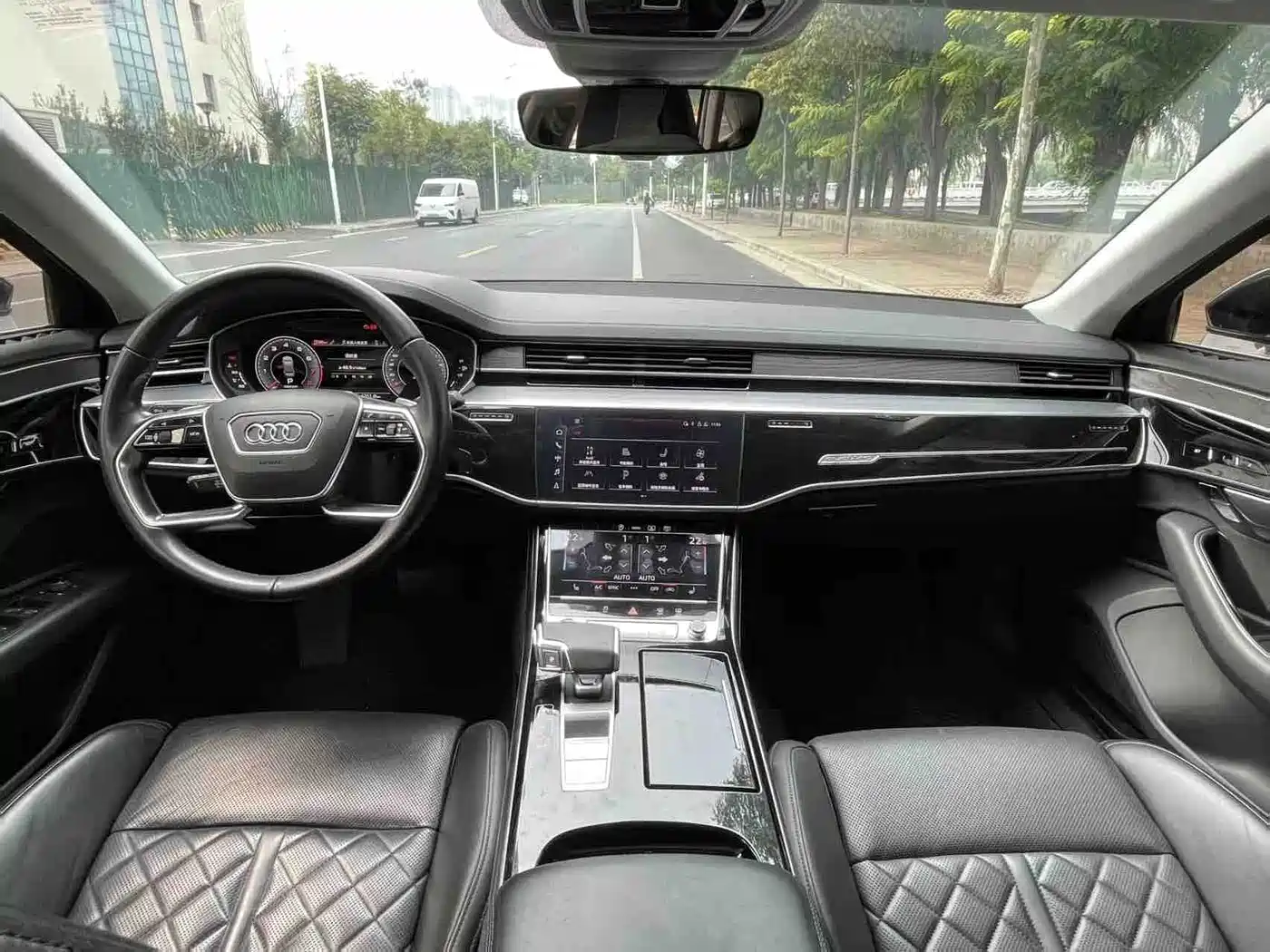 Photo 6 - Audi A8